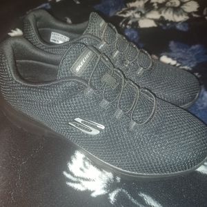 SKECHERS WIDE FIT MEMORY FOAM SIZE 7